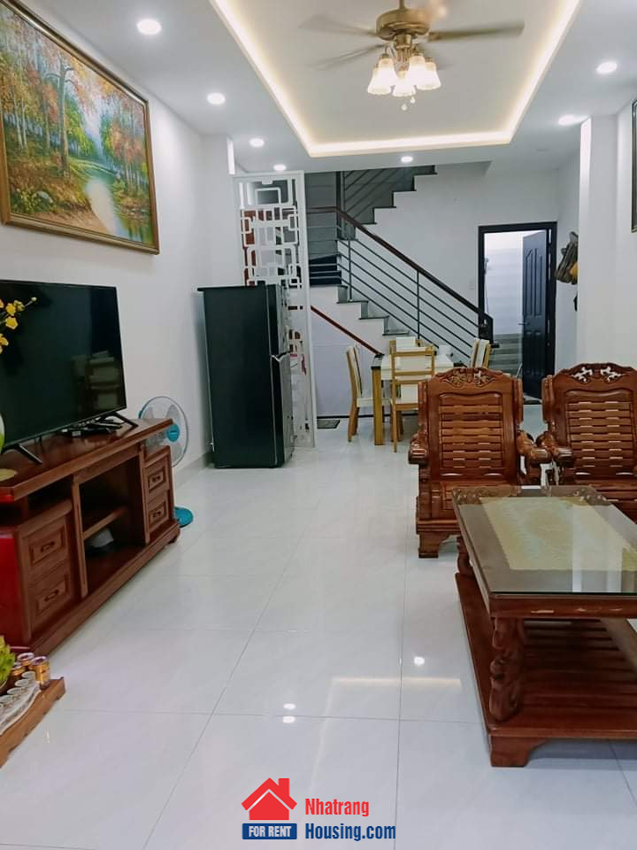 House for rent in Nha Trang l 3 floors, 3 bedrooms l 10 million VND